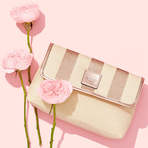 Online-Exclusive-Free-Gift-with-a-minimum-spend-of-IDR990,000