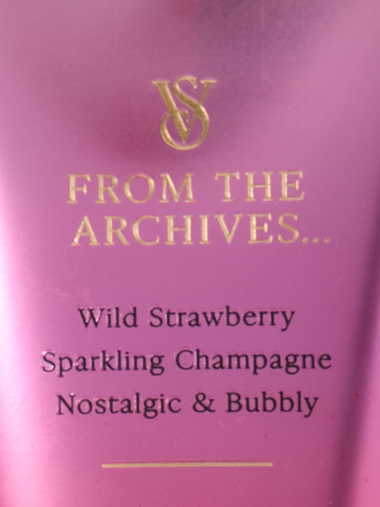 Strawberries & Champagne Fragrance Lotion 236 ml image number null